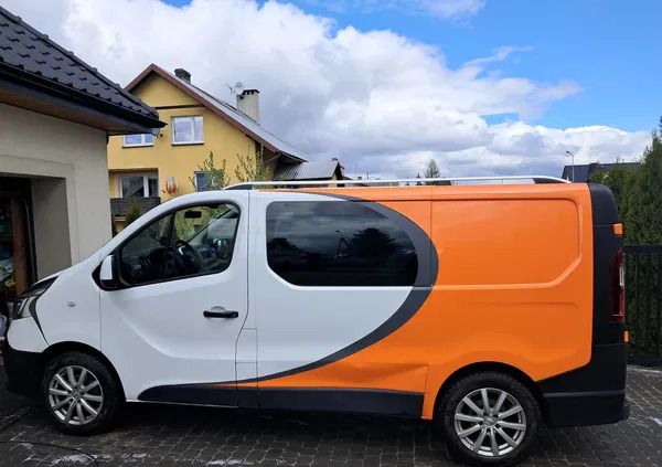 samochody osobowe Renault Trafic cena 68900 przebieg: 108000, rok produkcji 2020 z Czersk